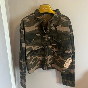 Harlow NWT cropped Camouflage ButtonUp Shirt light jacket XL